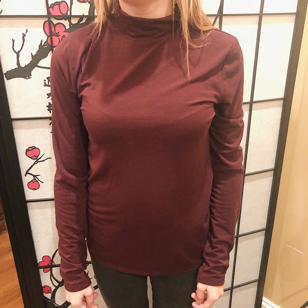 MAKE AN OFFER BASICALLY NEW: Forever21 Turtleneck!